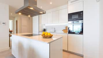 KĂŒhlschrank, Mikrowelle, Ofen, Herdplatte