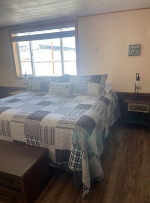 2 bedrooms, iron/ironing board, free WiFi, bed sheets - Lake front historic loft with unobstructed views. (Gunnison)