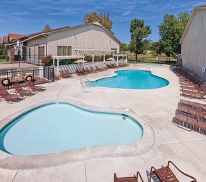 Piscine couverte, piscine extérieure