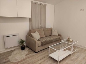 TV - ♥️JACUZZI PRIVATIF (love room, whole apartment, terrace)♥️ <br>NETFLIX  (Argenteuil)