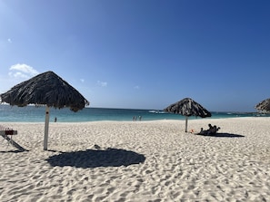 Am Strand, Liegestühle, Strandtücher