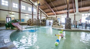 Inomhuspool och utomhuspool