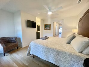 4 bedrooms, desk, iron/ironing board, WiFi