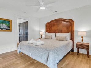 4 sovrum, skrivbord, strykjärn/strykbräda och wi-fi