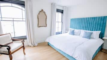 4 bedrooms, desk, iron/ironing board, WiFi