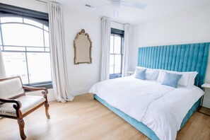 4 bedrooms, desk, iron/ironing board, WiFi