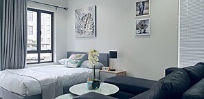 1 bedroom, desk, iron/ironing board, free WiFi - Secure, Stunning Studio in Sunninghill Sandton (Sandton)