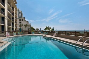 Condo (Mariner East 110 (1/2)) | Alberca | Alberca al aire libre 