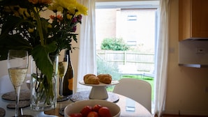 Apartment | Private kitchen - Karah Suites - Harescombe House (Gloucester)