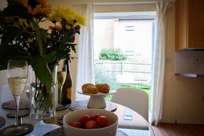 Apartment | Private kitchen - Karah Suites - Harescombe House (Gloucester)
