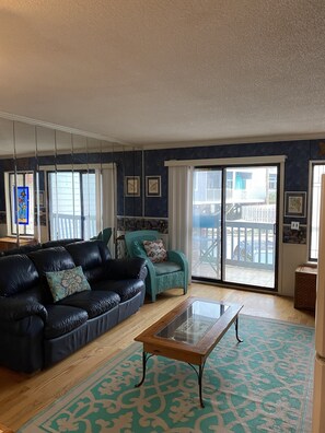 TV - Savannah Beach & Racquet Club 104B (Tybee Island)