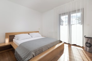 3 chambres, coffre-fort, fer et planche à repasser