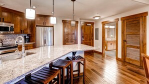 Private kitchen - Gorgeous & Spacious Condo W/shared Pool, Three hot Tubs, Fitness & Game Room (Steamboat Springs)