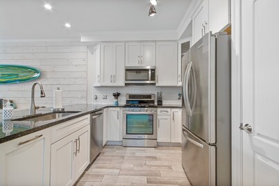 Beautiful 2 Bedroom Penthouse at the Residences