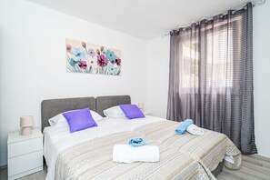 2 chambres, fer et planche à repasser, accès Internet, draps fournis