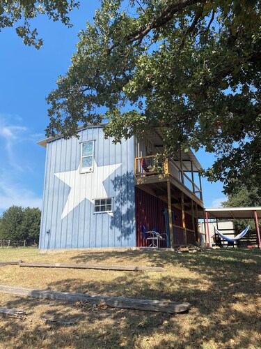 Family- friendly Rustic Cabin on a Peaceful and scencic Farm