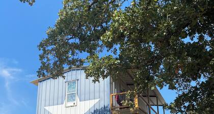 Family- friendly Rustic Cabin on a Peaceful and scencic Farm