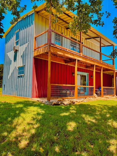 Family- friendly Rustic Cabin on a Peaceful and scencic Farm