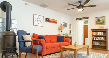 Family- friendly Rustic Cabin on a Peaceful and scencic Farm