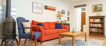 Family- friendly Rustic Cabin on a Peaceful and scencic Farm