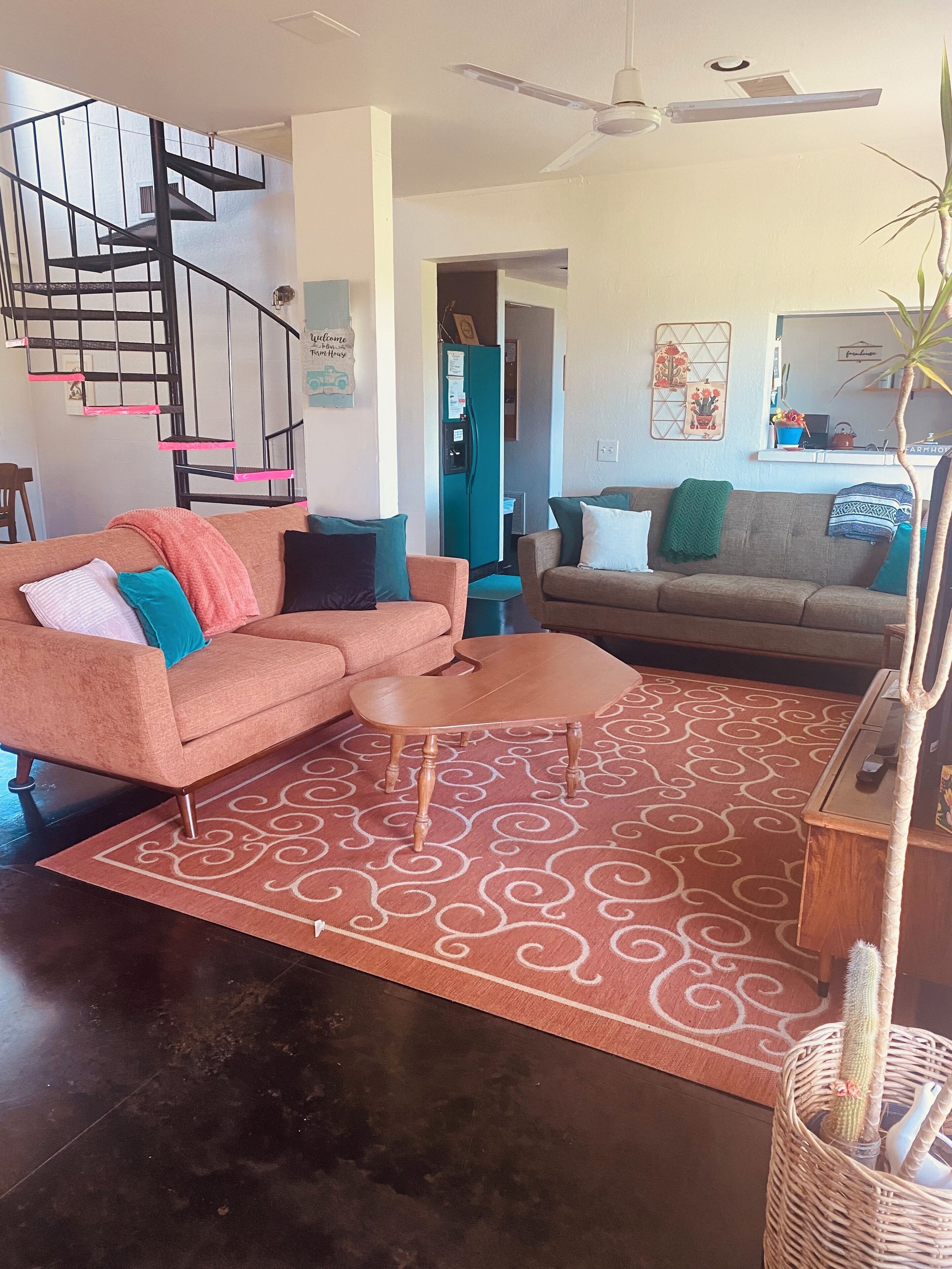 Smart TV, fireplace, DVD player, table tennis