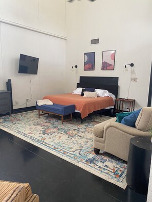 4 chambres, bureau, fer et planche à repasser, lit parapluie