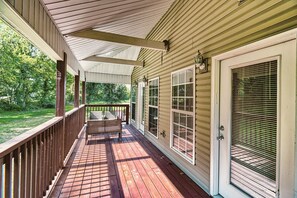 Terrace/patio - Smoky Mountain Chalet | Pool | Steps to Parkway (Pigeon Forge)