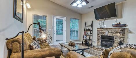 Smart TV, fireplace