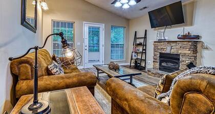 Near Dollywood & Splash Country 10 min, The Island, 5 min • Seasonal Pool