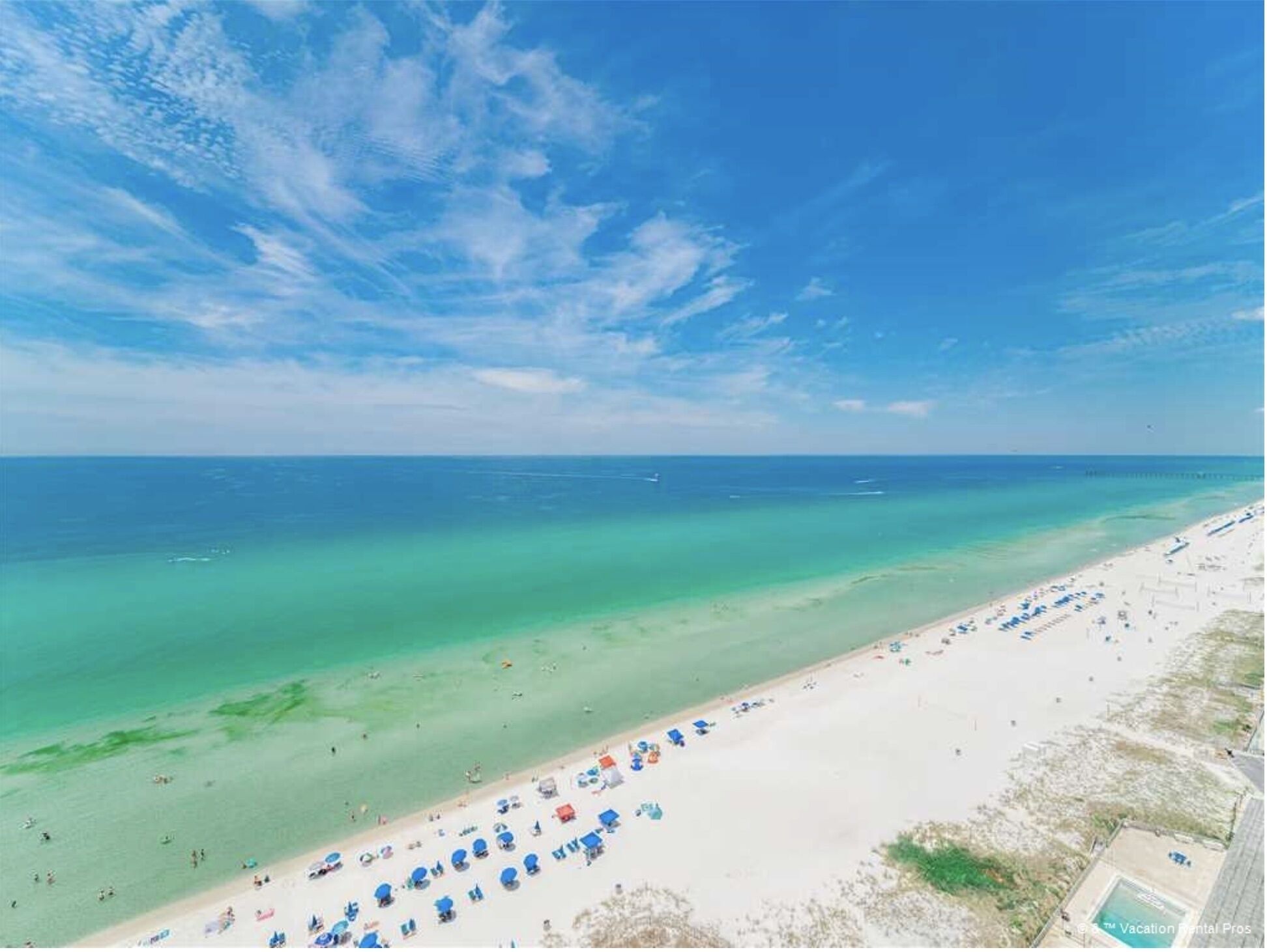 Plage, chaises longues, serviettes de plage
