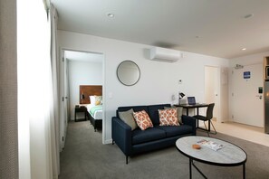 Apartemen Klasik | Area keluarga | TV