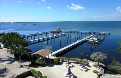 Top floor condo in Key Largo with spectacular Sunset views