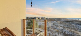 Twin Palms - Beachfront Duplex with Ocean Views