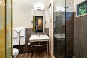 Shower, hair dryer, towels, soap - The Lodge On The Carmel River (Carmel Valley)