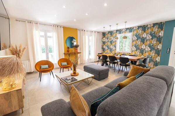 Smart TV, table football, ping pong, books