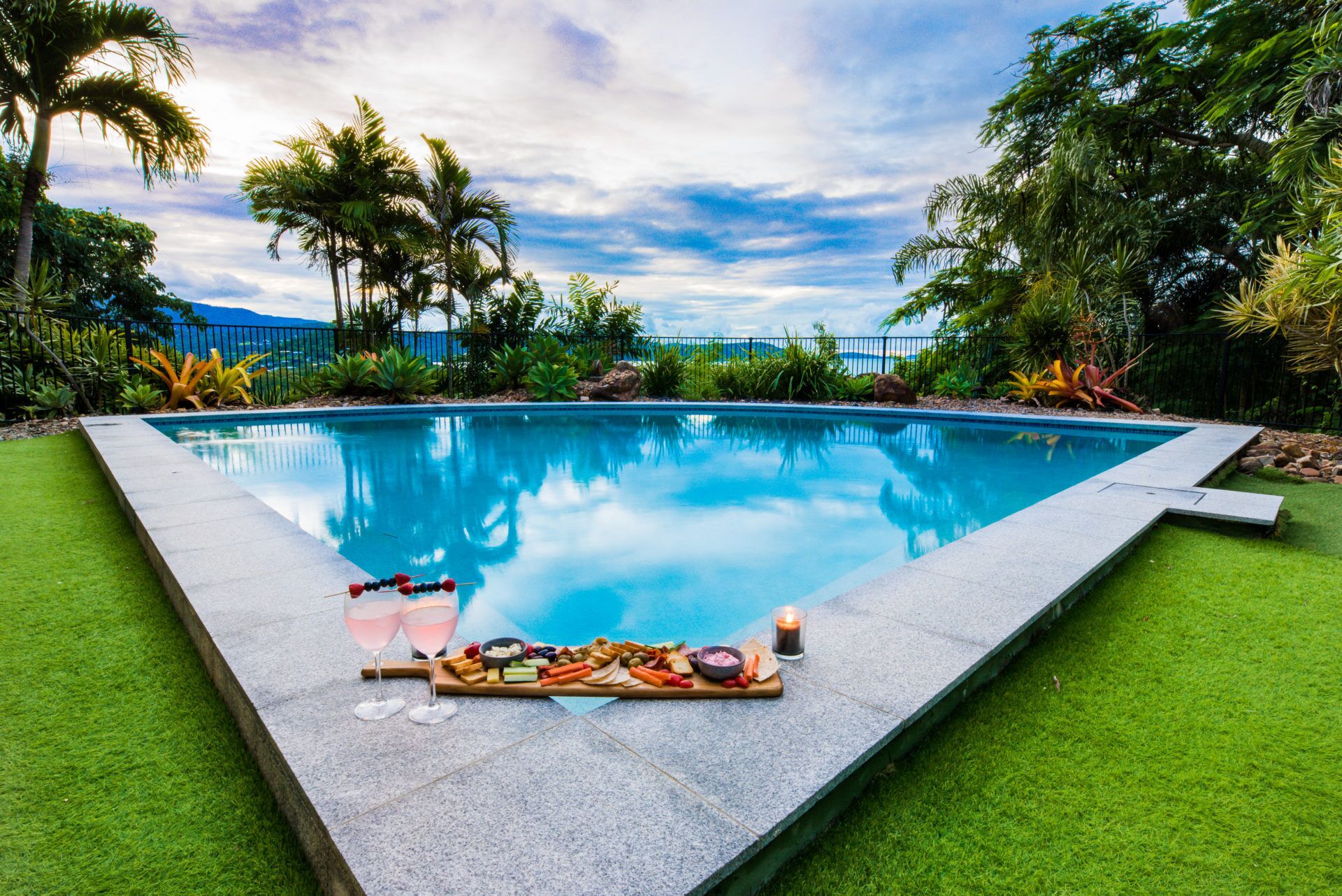 Holiday homes, sleeps 8 with private pool and ocean views