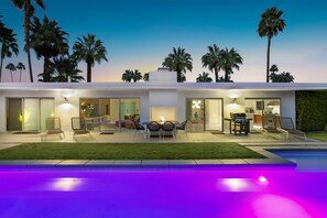 Casa (Fuego) | Piscina | Una piscina al aire libre