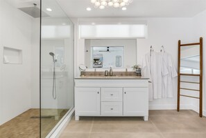 Bathroom - Sunrise 2 (Palm Springs)