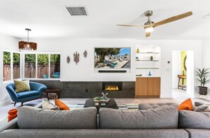 Rumah (Sunrise 2) | Ruang keluarga | TV