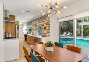 House (Sunrise 2) | Private kitchen | Fridge, microwave, stovetop, dishwasher - Sunrise 2 (Palm Springs)