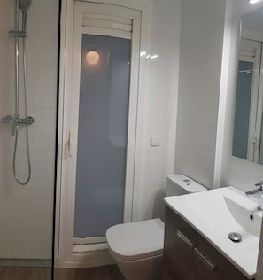 Hair dryer, towels - S4.Mercat Sant Antoni - Central Location. Metro L2 (Barcelona)