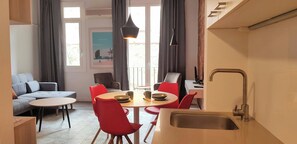 Interior - S4.Mercat Sant Antoni - Central Location. Metro L2 (Barcelona)