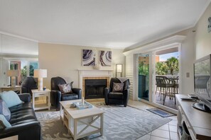 TV - Stunning 2/2 Beachfront condo/Indian Shores, #1204 (Indian Shores)