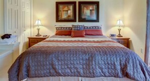 2 bedrooms, iron/ironing board, WiFi, bed sheets - LOCATION! LOCATION! LOCATION! Can't Beat It! (Pigeon Forge)