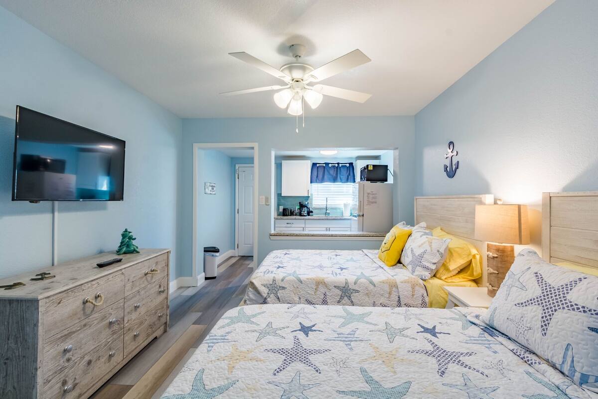 Standard Studio, Multiple Beds, Non Smoking | Iron/ironing board, WiFi (free)