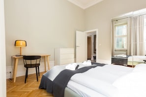 1 slaapkamer, een strijkplank/strijkijzer, wifi, beddengoed