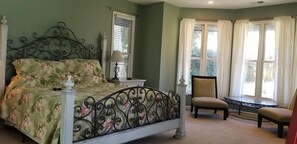 4 bedrooms, desk, iron/ironing board, WiFi