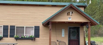 EF Bear Cave 3* Wifi, Sleeps 2, Pet Friendly