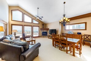 TV, fireplace, video-game console, Netflix