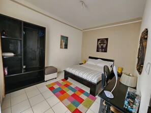 1 Schlafzimmer, BĂŒgeleisen/BĂŒgelbrett, WLAN, BettwĂ€sche